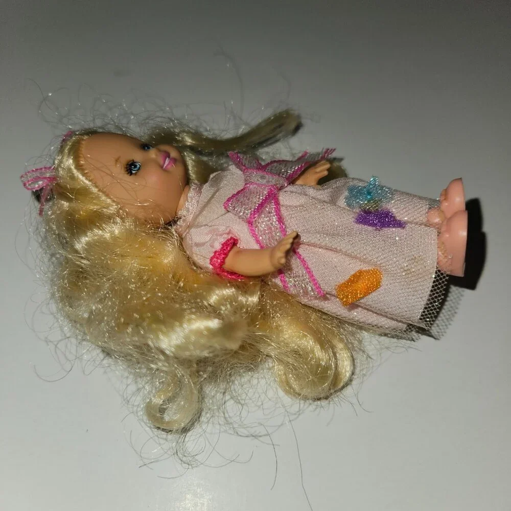 VTG Barbie Rapunzel's Wedding Kelly Flower Girl Blonde 4